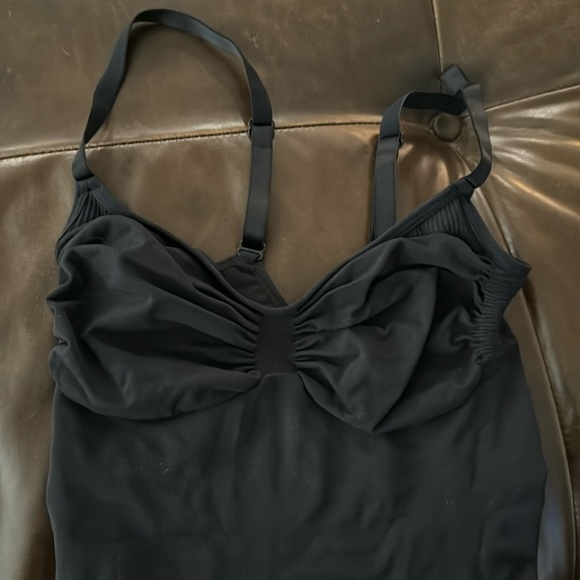 SKIMS SEAMLESS SCULPT THONG BODYSUIT - Picture 13 of 15